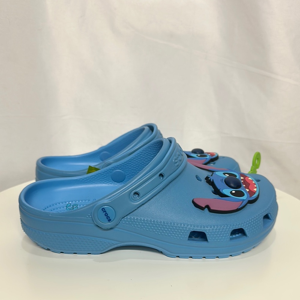 NWT Women’s Blue Stitch CROCS